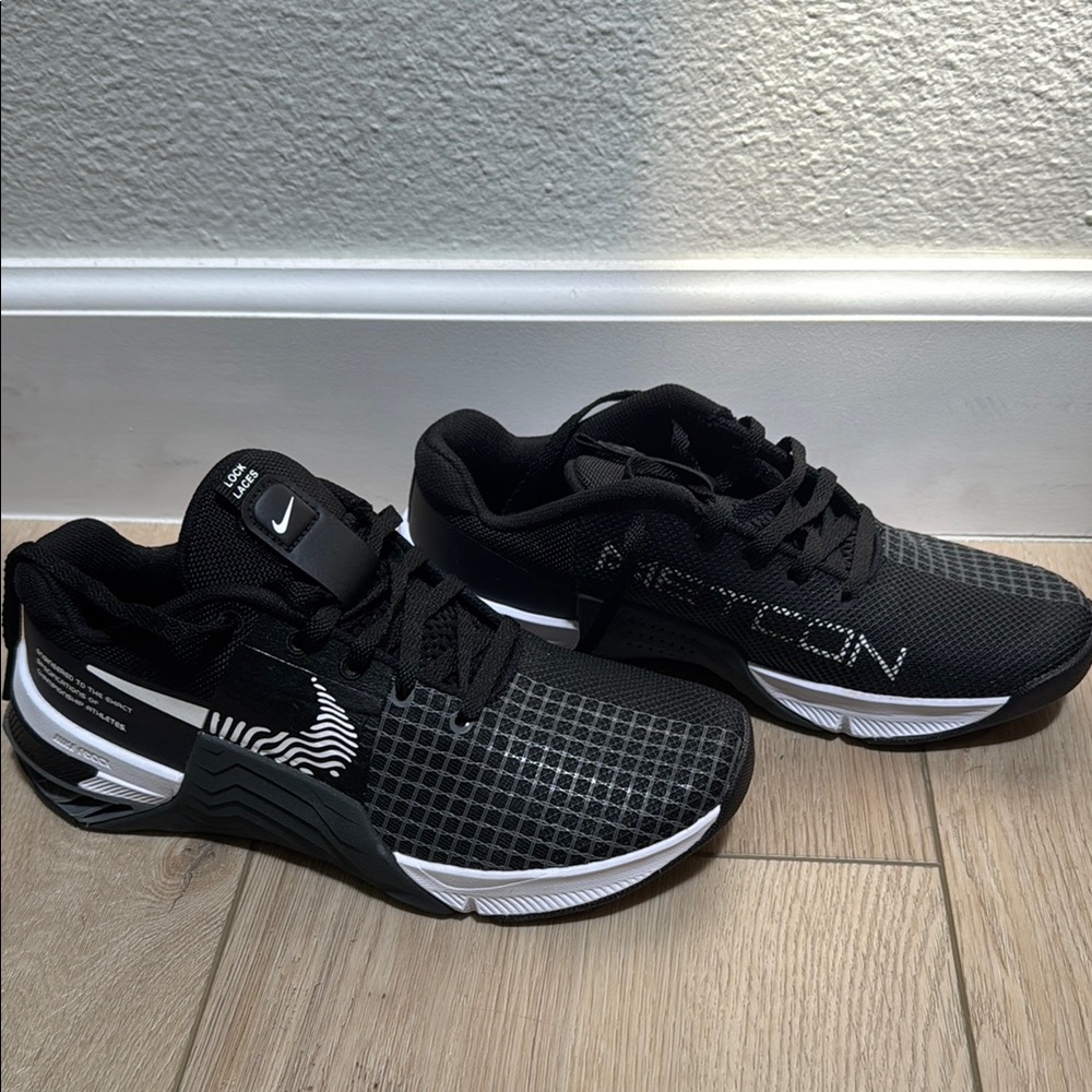 Nike Black and White Athletic Shoes with Breathable Design